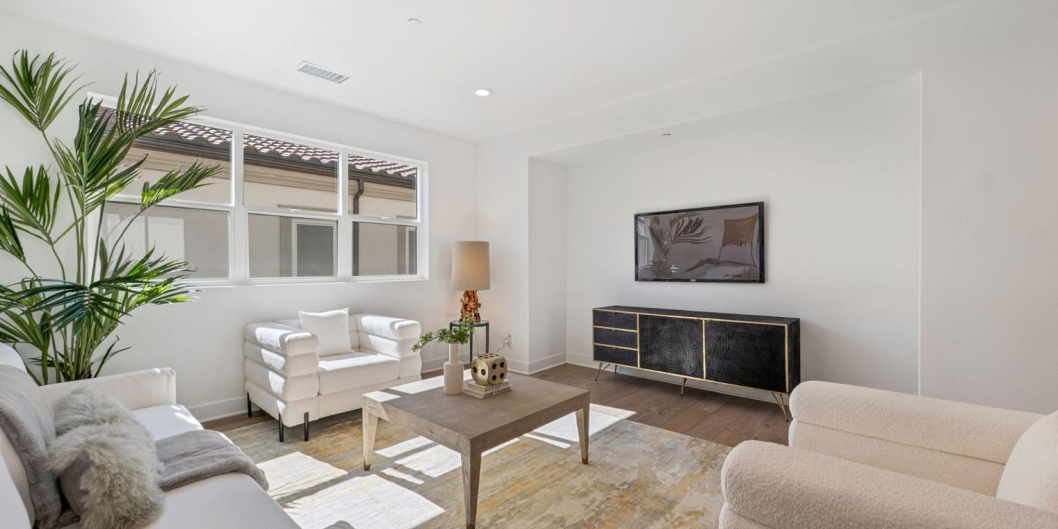 20707-Bluebird-Ct-Northridge-HsHProd_52-qee4708s43htlssw3ramolu0qkmc4ge94dx37lnbio