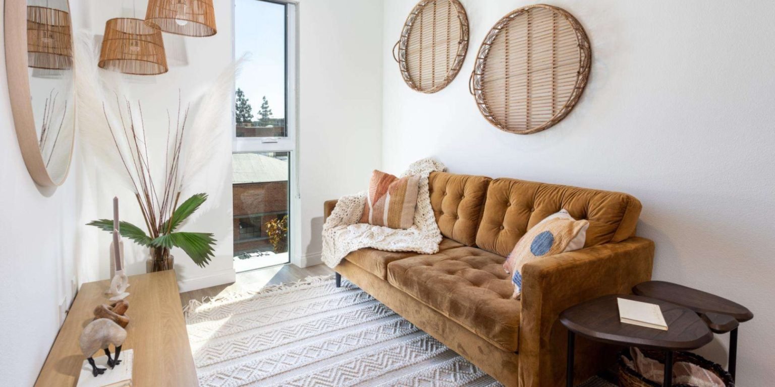 The-Charlie-Broad-Way-SM-Model-Home-1-qghd7wopxjqdggfx6fljhjcg6gsnj9hrjtwf2ki61c