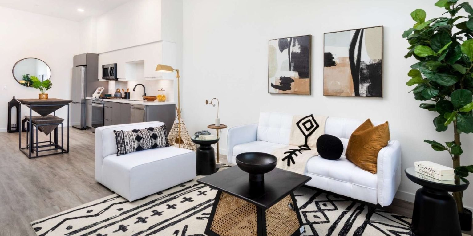 The-Charlie-Downtown-LA-Model-Home-3-qghd9x2842x5j0jly1txmh888awuyc0ubogar13dpk